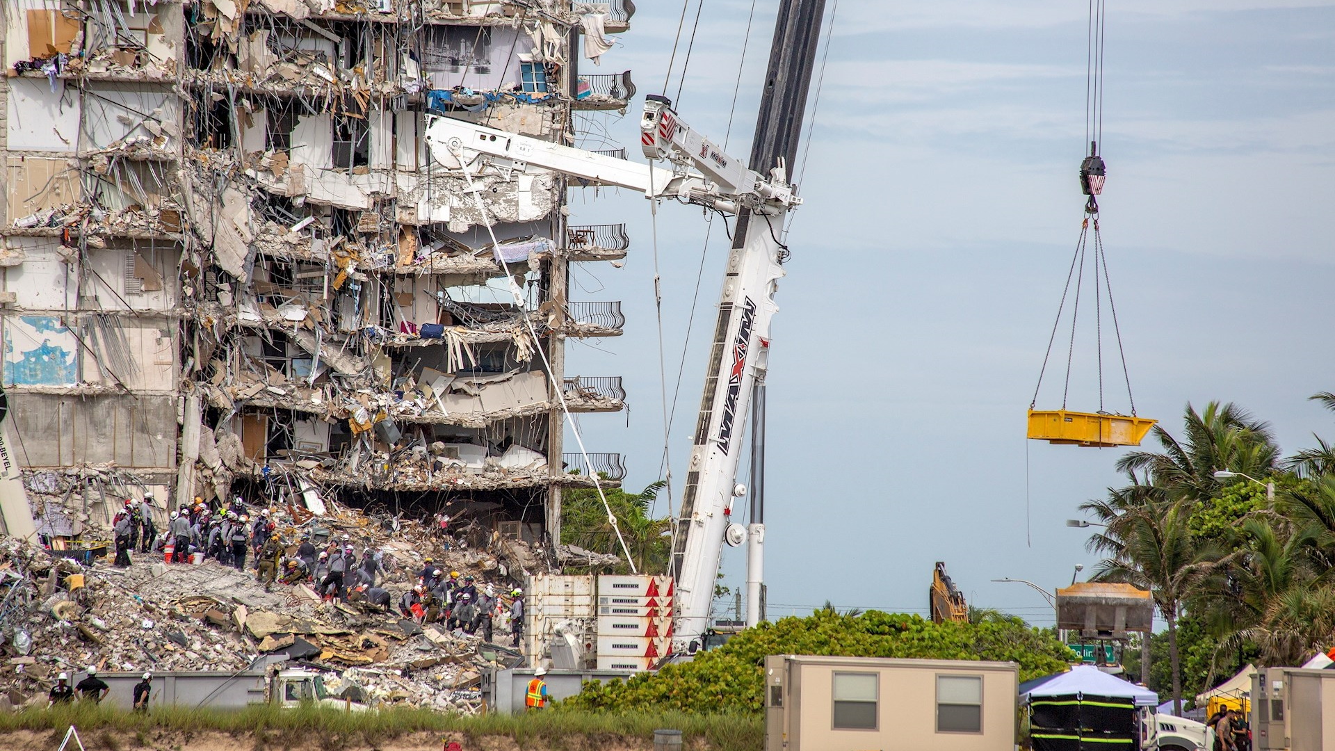 Gobierno pagará gastos por derrumbe de edificio en Miami: Biden