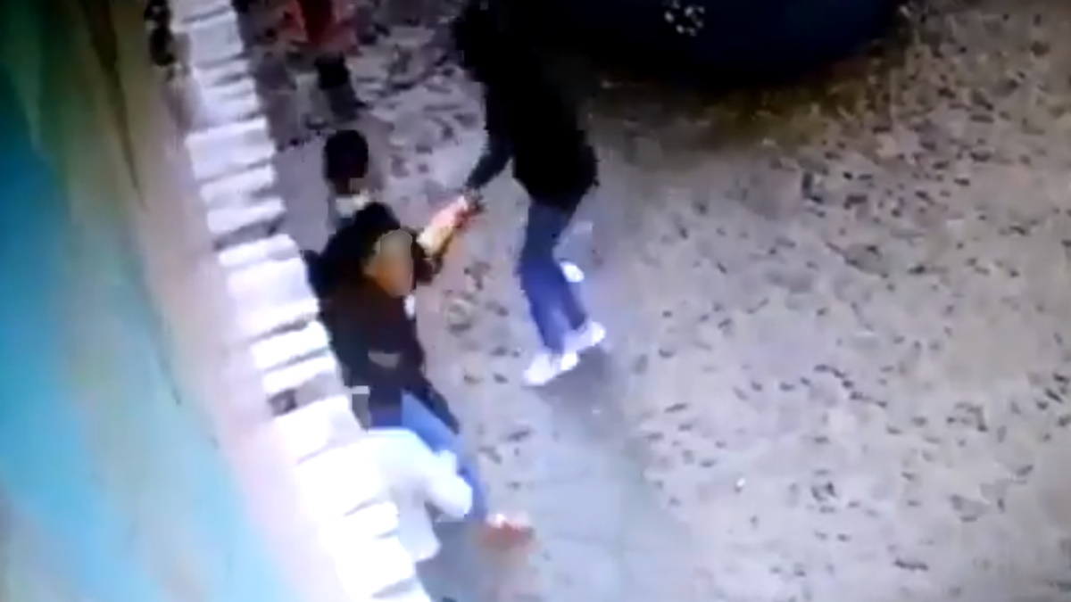 #Video Secuestran a dueña de restaurante en Apatzingán, Michoacán