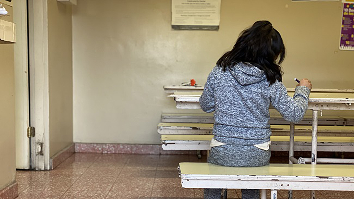 AI denuncia que México y EE.UU. deportan a miles de niños migrantes pese a nuevo discurso - nina-en-centro-de-detencion-migratorio