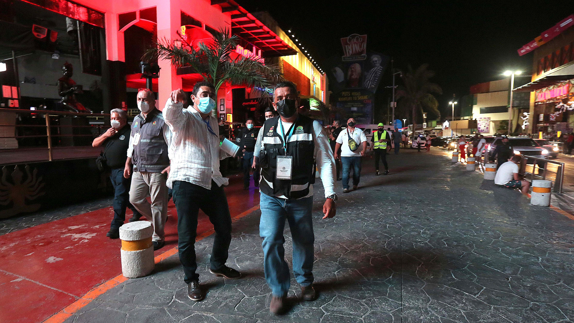 Caribe mexicano implementa restricciones tras alza de casos de COVID-19 - operativo-sanitario-en-establecimmientos-de-cancun