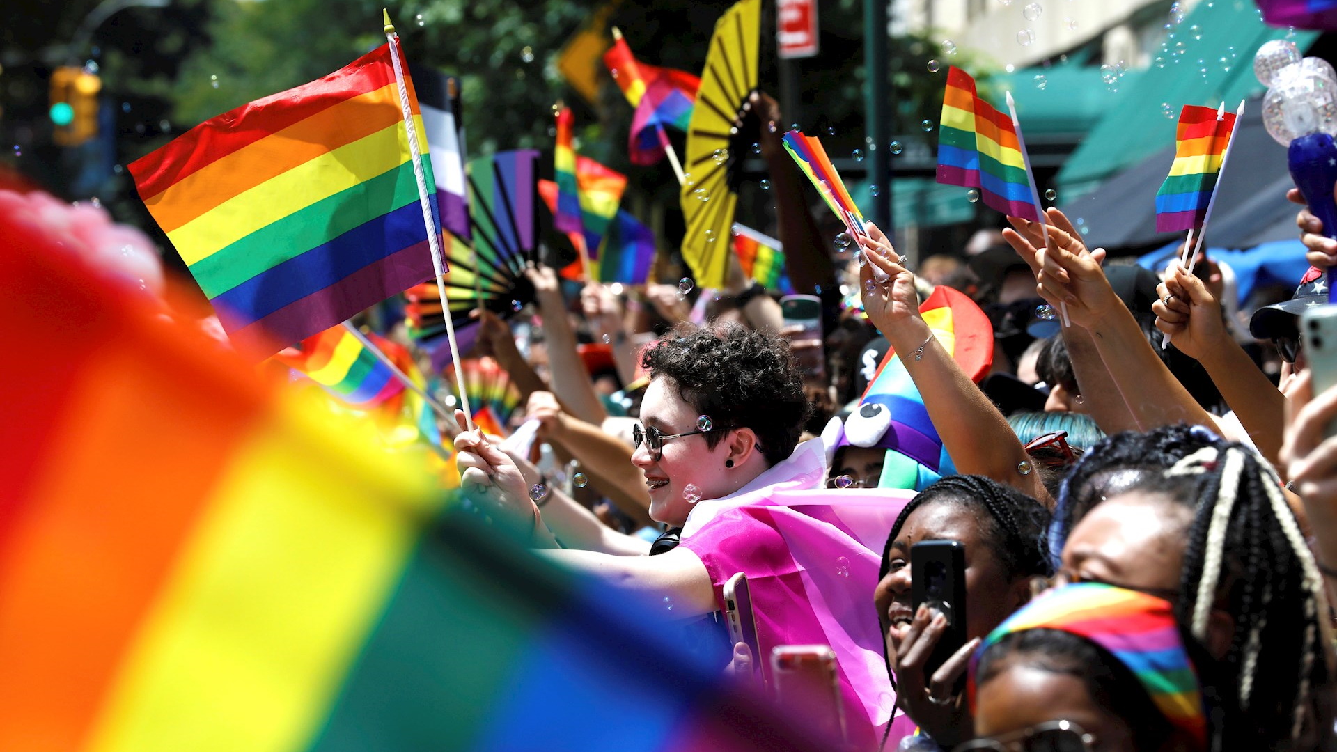 Nueva York celebra el orgullo LGBT virtual, pero miles salen a las calles - orgullo-gay-nueva-york