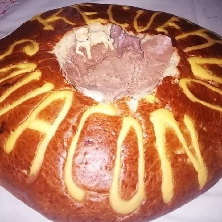 #Video Venden pan alusivo al socavón de Puebla - pan-socavon-puebla-2