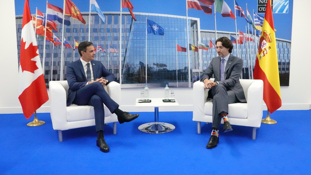 Pedro Sánchez y Justin Trudeau hablan del problema migratorio en Centroamérica y México
