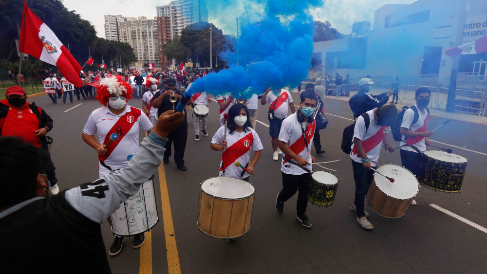 Castillo y Fujimori alimentan división en Perú entre el “fraude” y el “golpe”