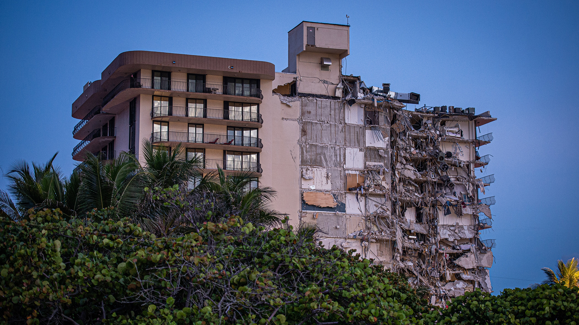 Un muerto y varios desaparecidos en el edificio desplomado en Miami-Dade