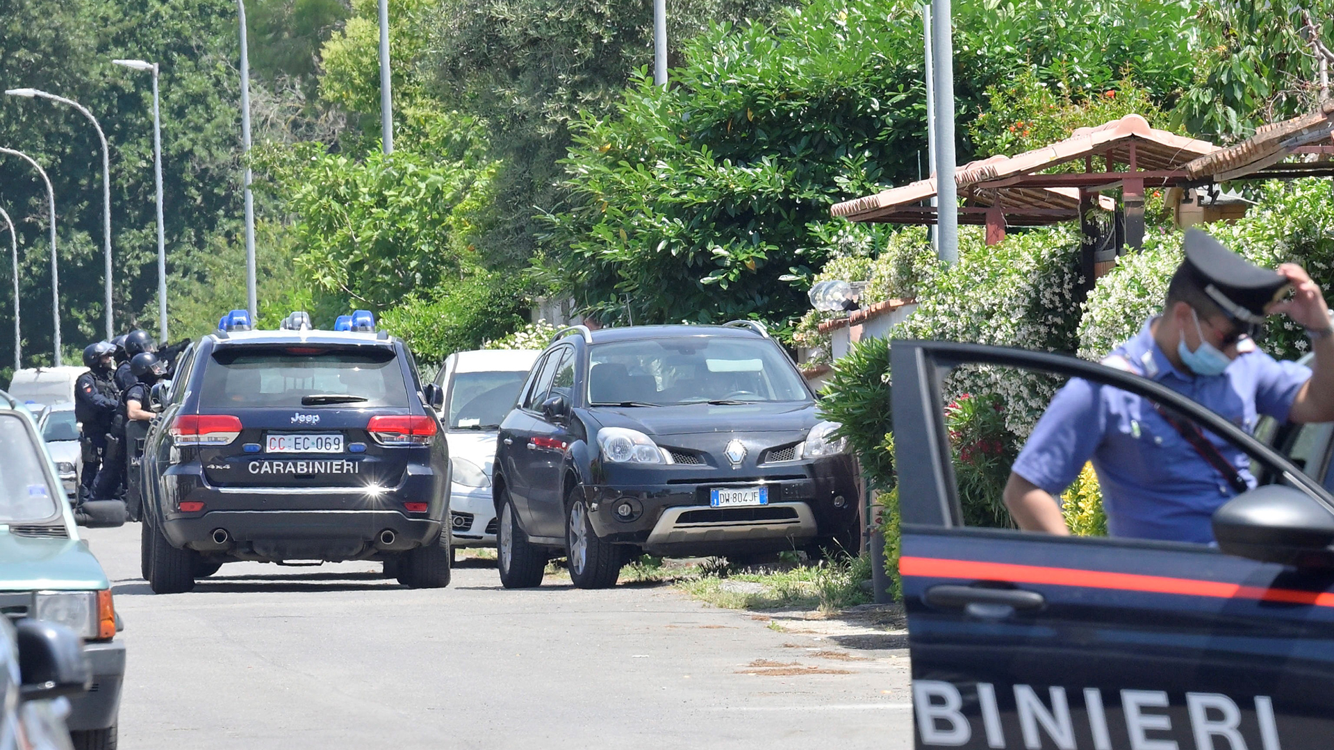Hombre asesina en Roma a anciano y dos niños; después se suicidó Hombre asesina en Roma a anciano y dos niños; después se suicidó