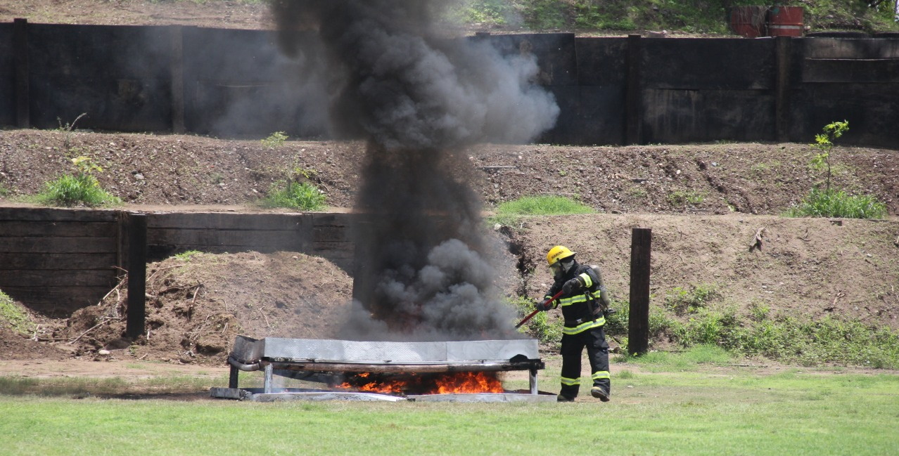 Incineran más de media tonelada de cocaína asegurada en Michoacán - quema-cocaina-fgr-marina-mexico-3