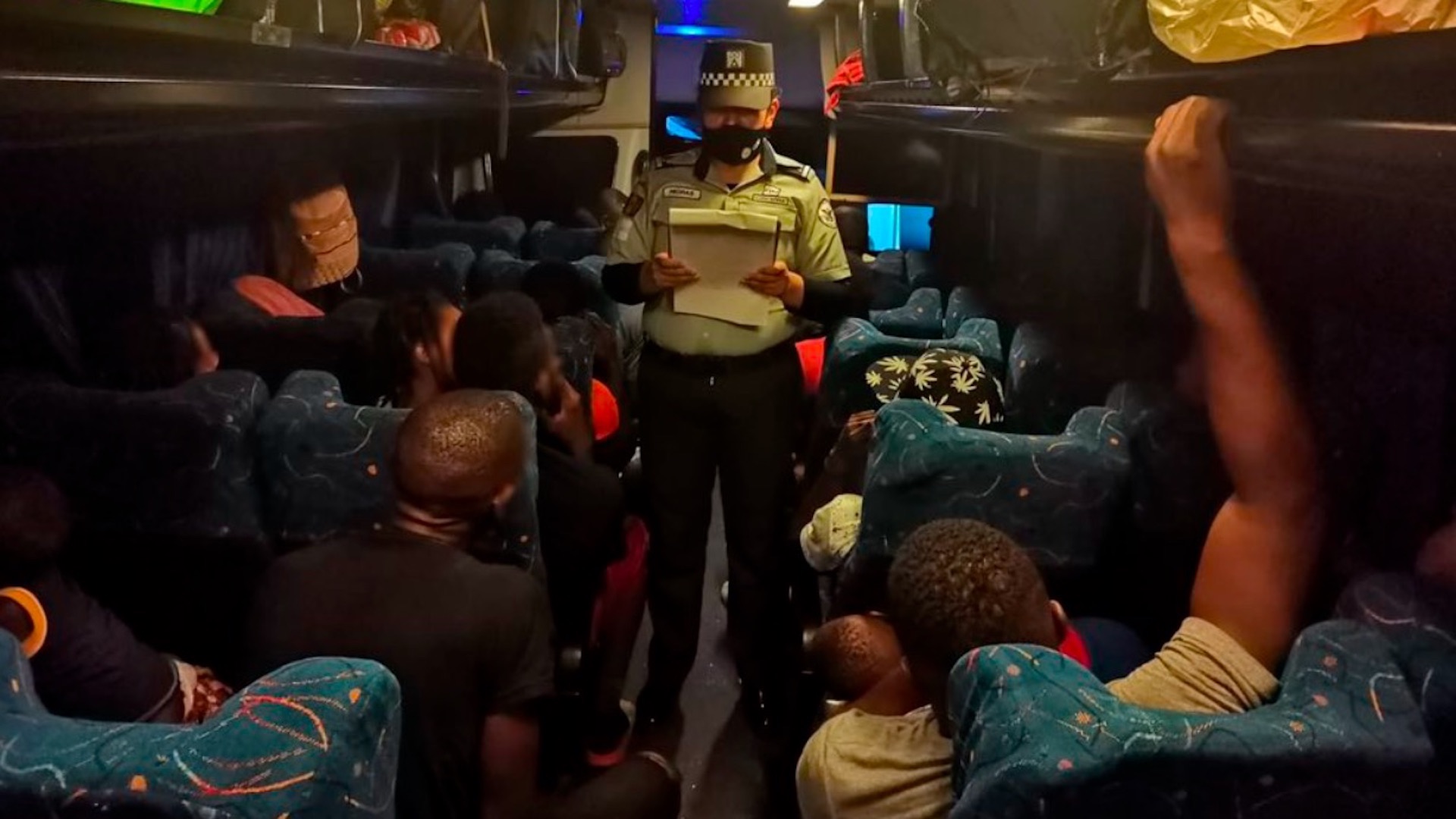 Rescatan a 57 migrantes en Tlaxcala; 16 son menores de edad