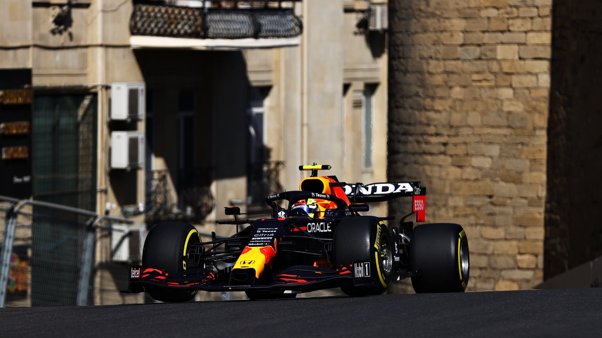 ‘Checo’ Pérez domina prácticas libres en Azerbaiyán