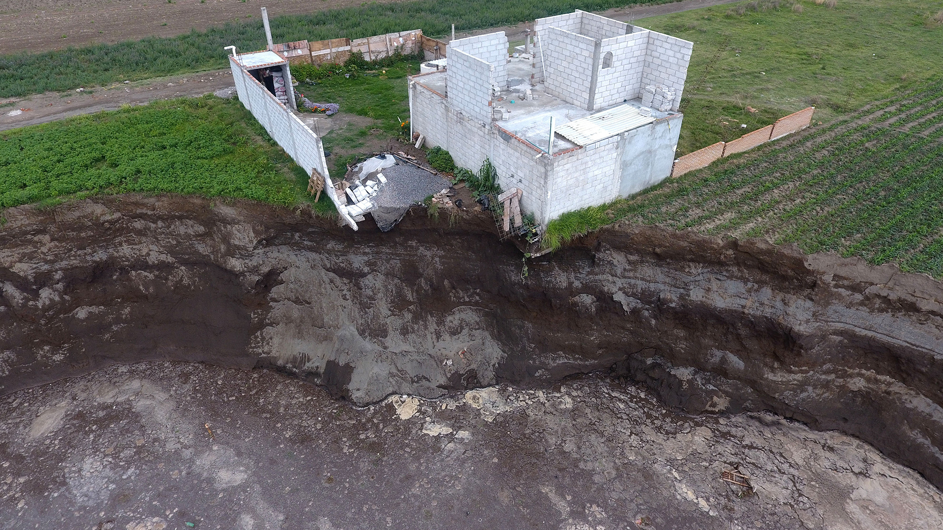 Familia cuya casa colapsó en socavón de Puebla ha rechazado opciones de terreno