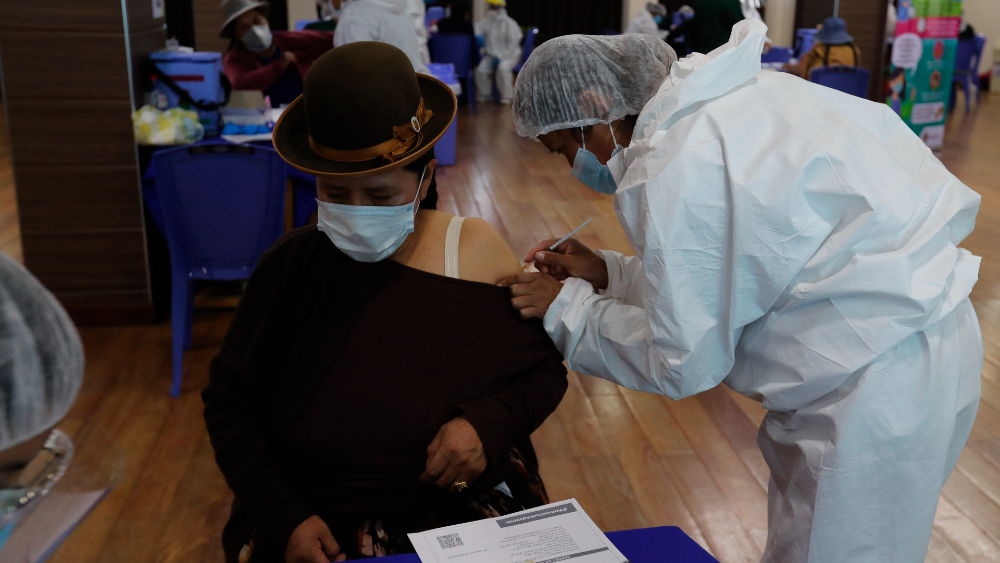 No, los vacunados no se convierten en “hombres lobo” como aseguran en Bolivia