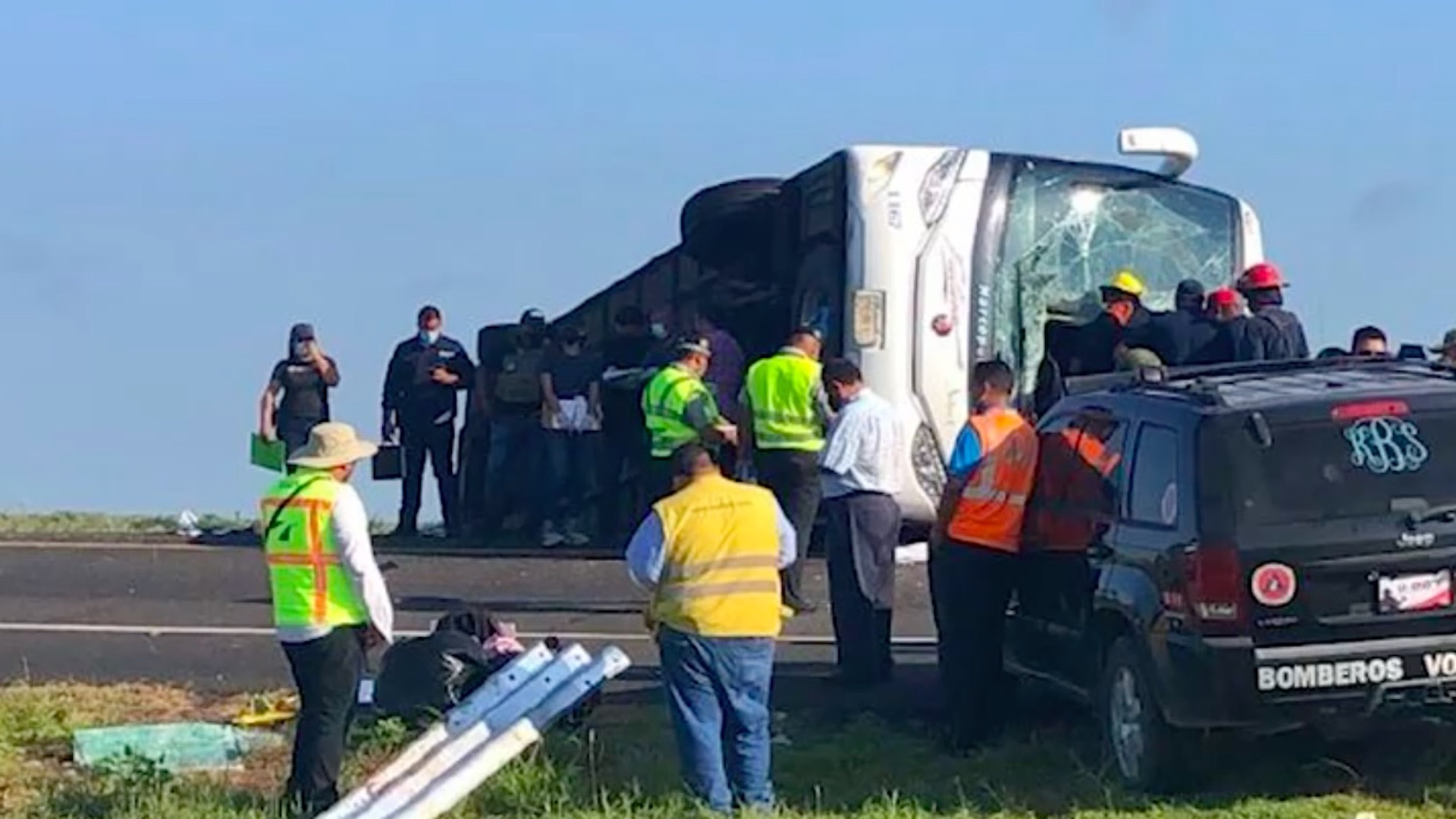 Volcadura de autobús deja ocho muertos y 13 heridos en Reynosa