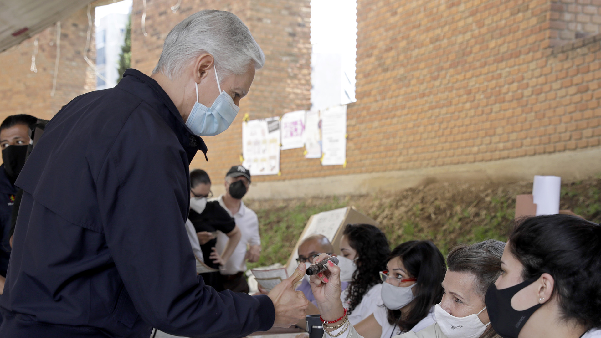 Alfredo del Mazo, gobernador de Edomex, emite su voto