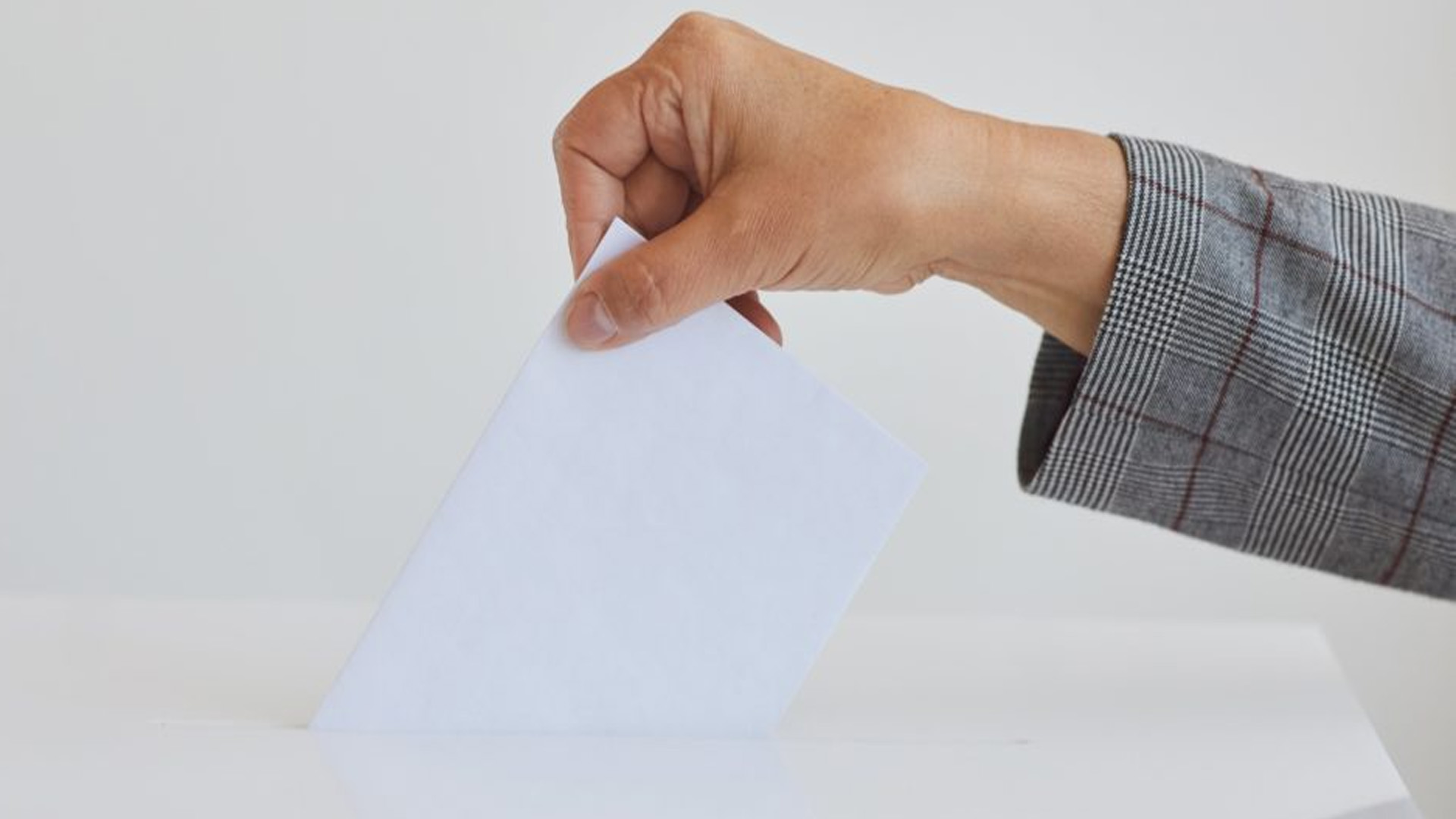 ¿Cuántos mexicanos emitieron su voto desde el extranjero?