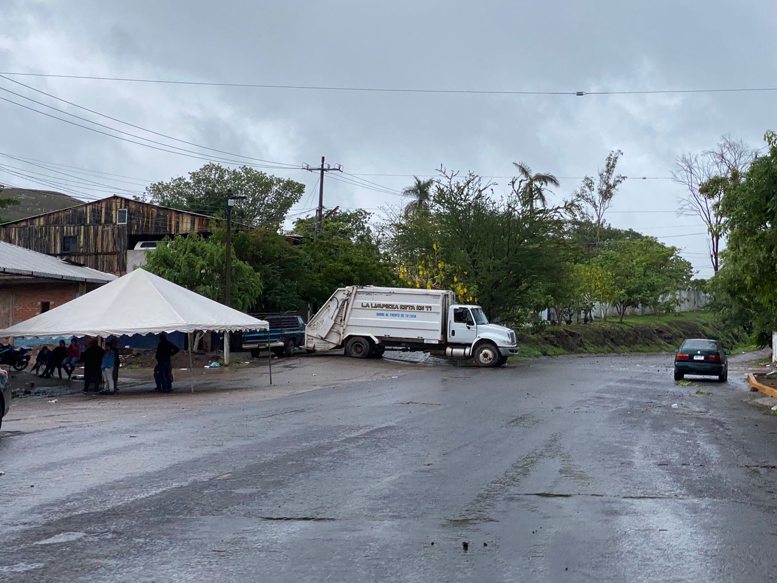 #Fotos Aguililla, Michoacán, cumple tres días sin luz; ciudadanos bloquean cuartel del Ejército - whatsapp-image-2021-06-27-at-180423-2
