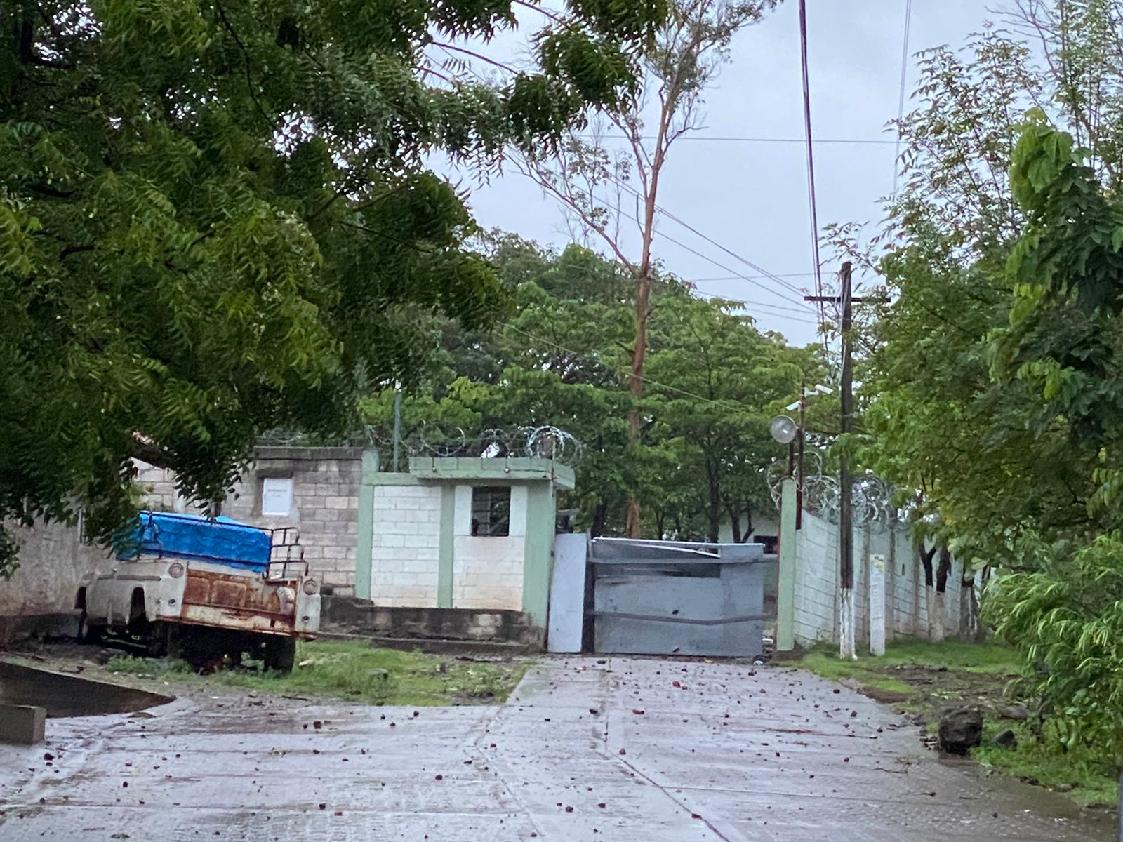 #Fotos Aguililla, Michoacán, cumple tres días sin luz; ciudadanos bloquean cuartel del Ejército - whatsapp-image-2021-06-27-at-180423-3