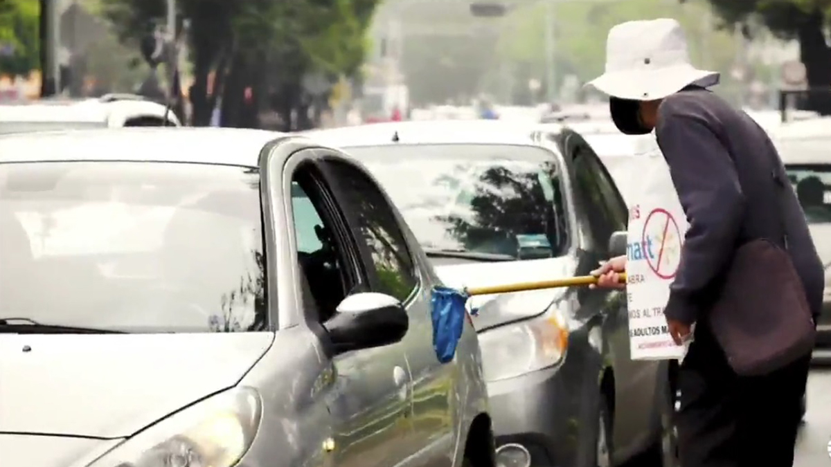 Adultos mayores 'botean' en las calles en espera de volver a supermercados como empacadores - adultos-mayores-piden-dinero-ante-imposibilidad-de-regresar-como-empacadores-voluntarios