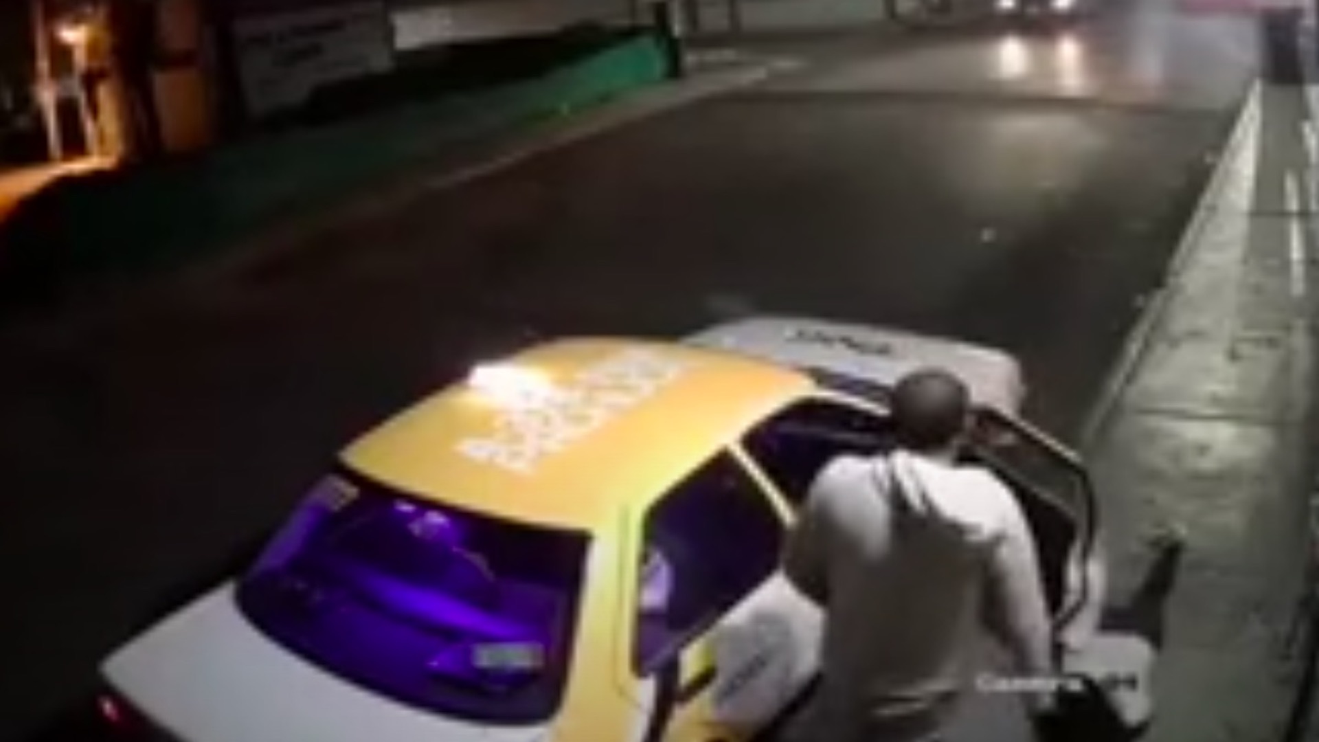 #Video Taxista agrede a mujer en Pachuca, Hidalgo