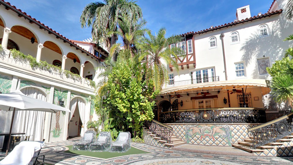 Hallan cadáveres de dos hombres en la antigua mansión Versace de Miami Beach