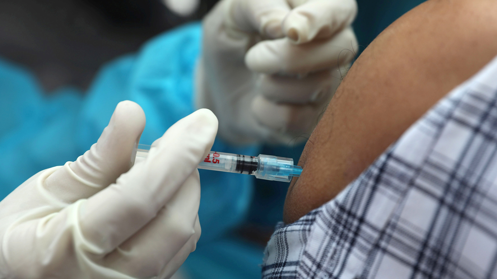 California obliga a sus funcionarios a presentar constancia de vacunación contra COVID-19 California obliga a sus funcionarios a presentar constancia de vacunación contra COVID-19