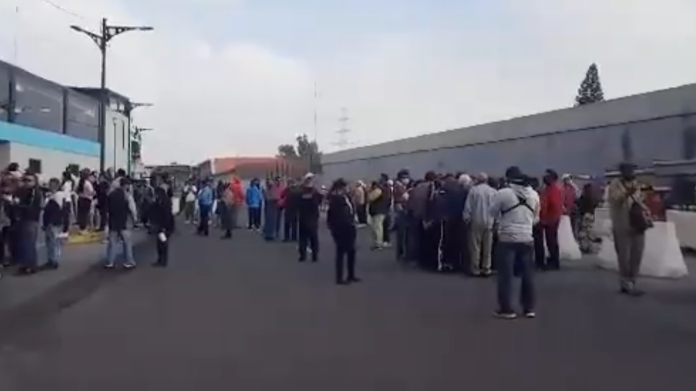 Choferes de microbús levantan bloqueo en calzada Ermita Iztapalapa