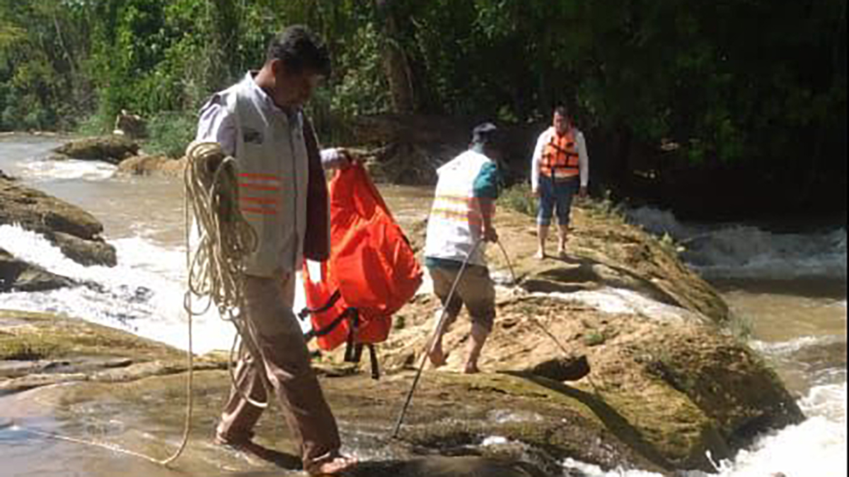 Hallan muerta a turista de Portugal que cayó en cascadas de Agua Azul, Chiapas - busqueda-de-turista-de-portugal-que-cayo-en-cascadas-de-agua-azul