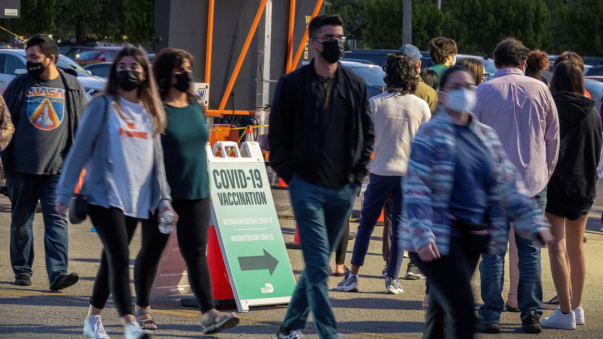 Con 75 % de vacunados, Miami-Dade vive fuerte repunte de COVID-19