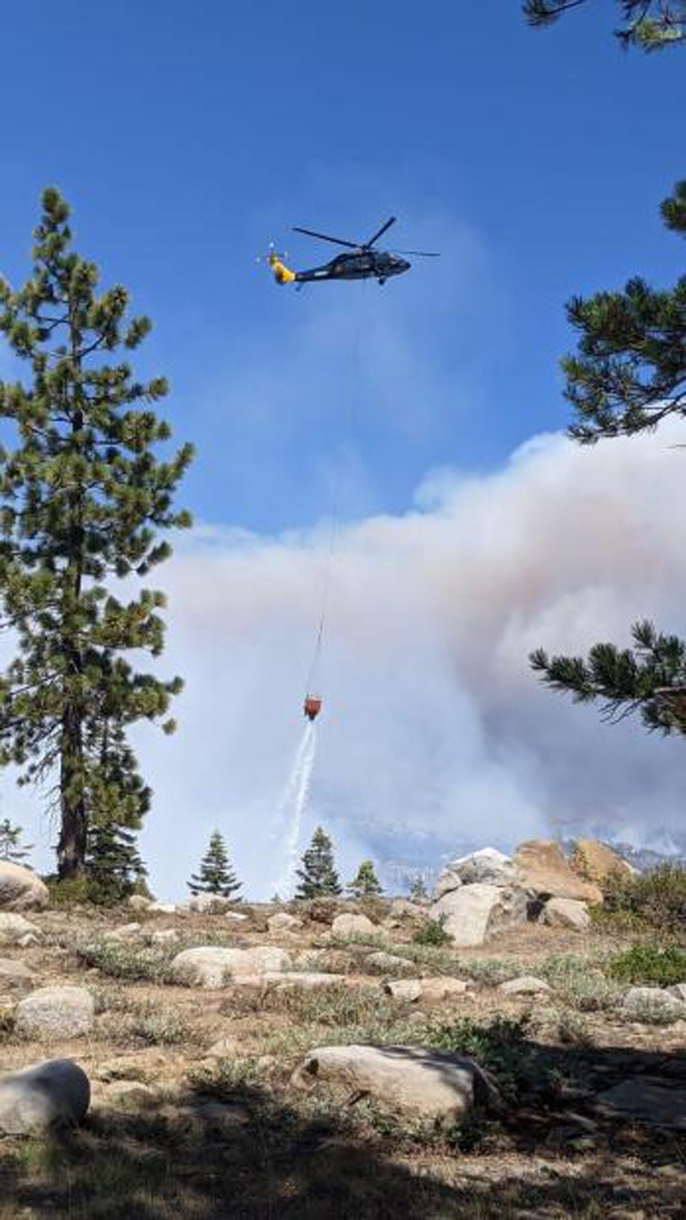 Incendios obligan la evacuación en California de miles de personas - combate-del-incendio-dixie-en-california