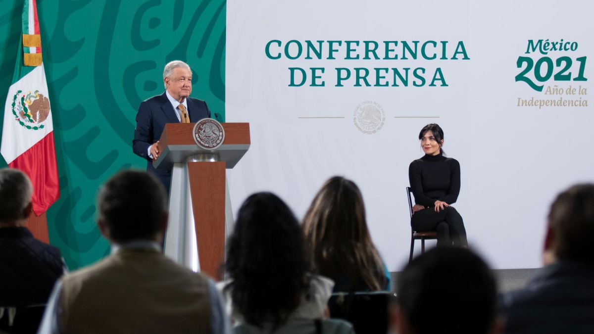 De Operadora de Campañas Negras a Estrellita de La Mañanera