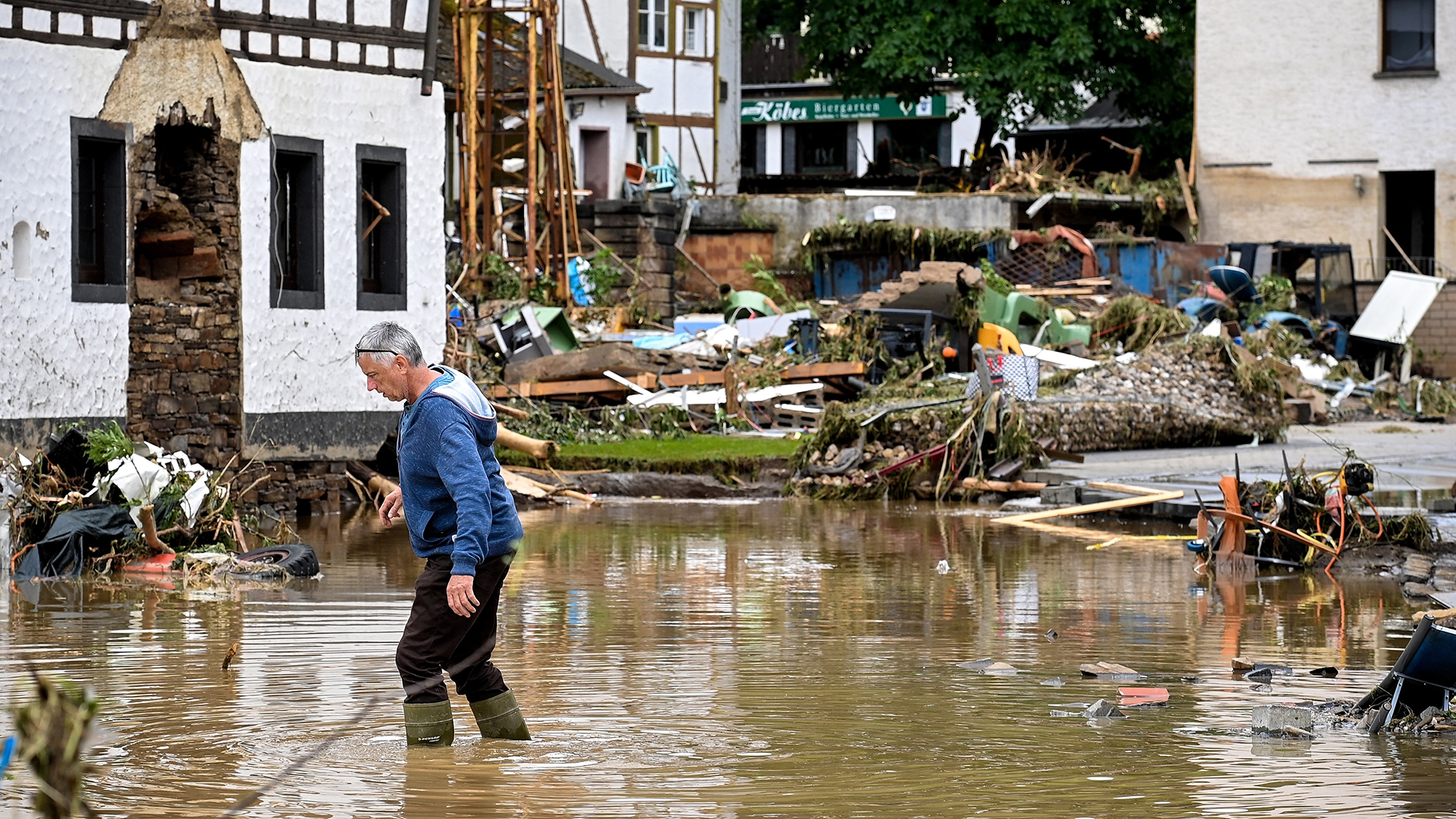 Merkel anuncia fondo de ayuda tras inundaciones de 30 mil millones de euros