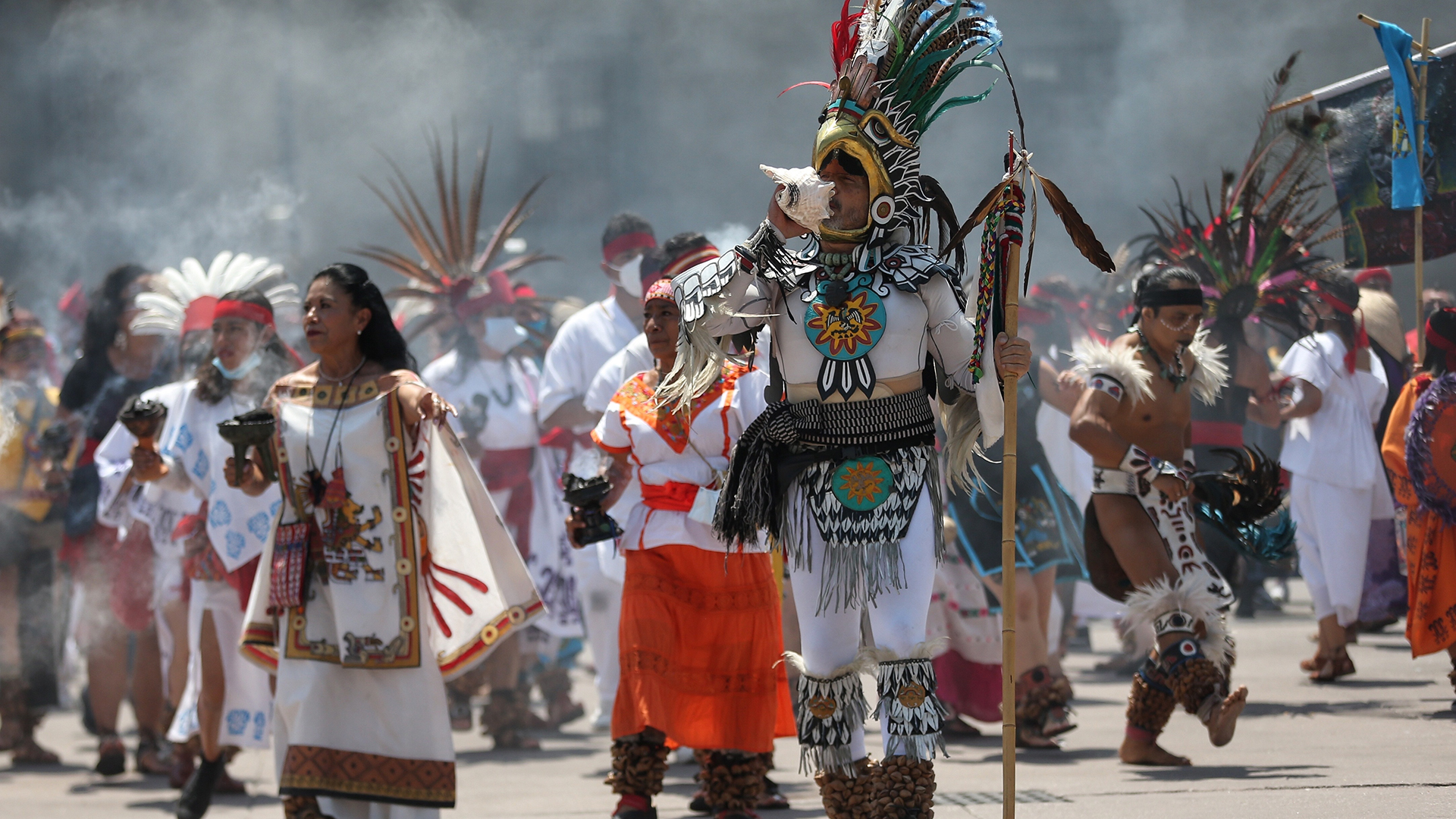 Celebran en el Zócalo fundación de México Tenochtitlán - danzantes-en-celebracion-en-el-zocalo-de-la-fundacion-de-mexico-tenochtitlan
