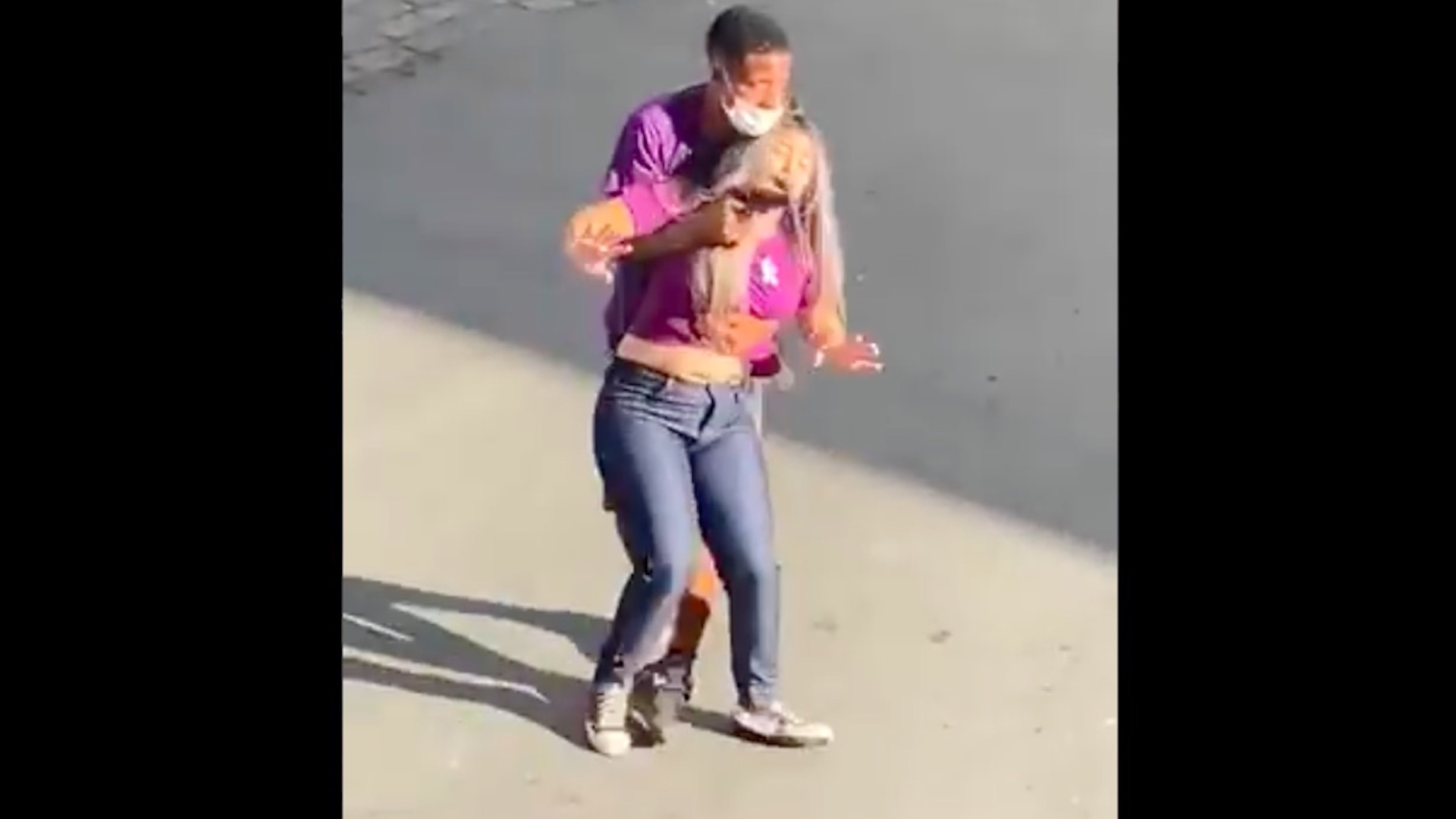 #Video Aplauden a policías que abatieron a delincuente en Brasil