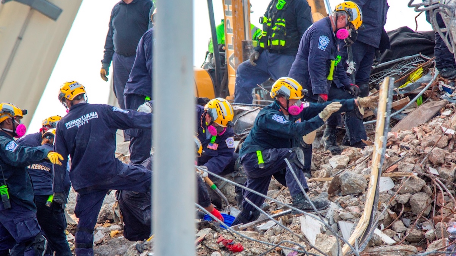 Sube a 96 el número de muertos en el derrumbe de Miami