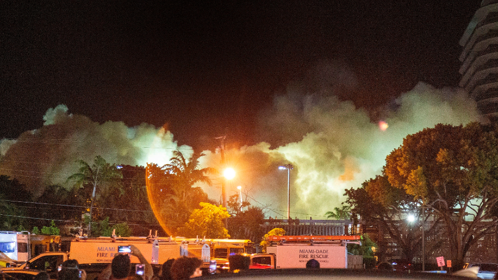 “¿No se pudieron esperar?”: AMLO critica demolición de edificio colapsado en Miami