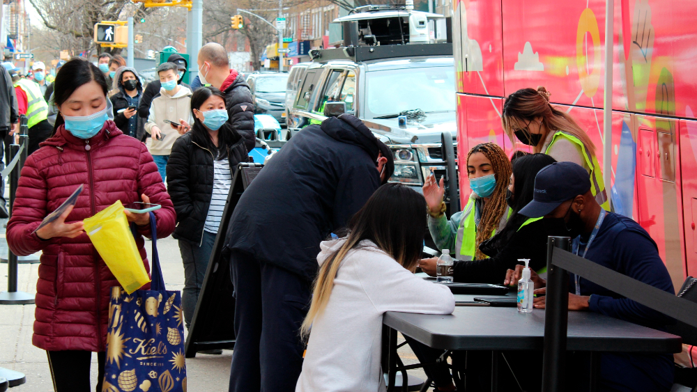 Informe revela que variante delta se transmite también entre vacunados