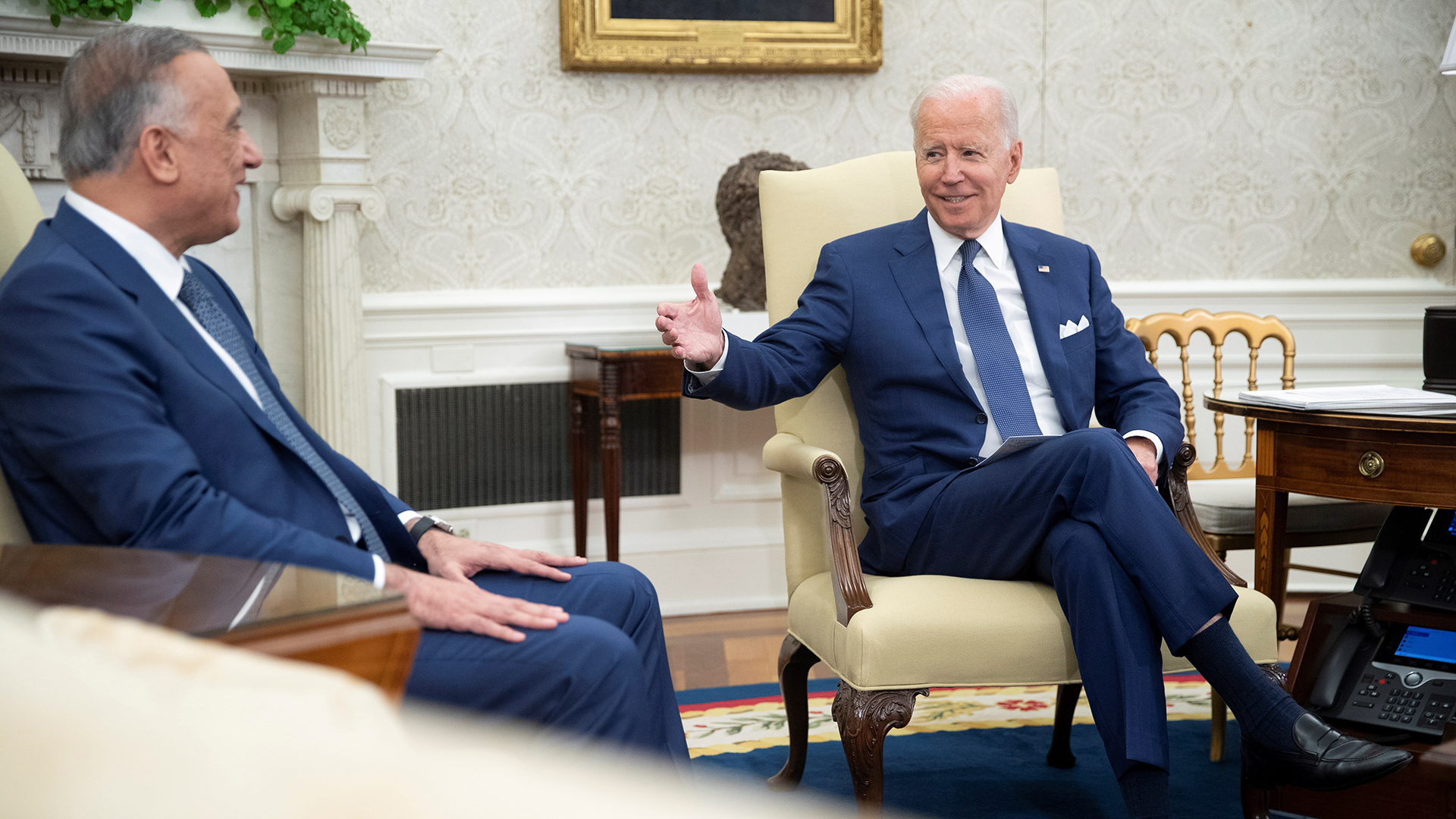 Biden confirma que tropas de combate de EE.UU. abandonarán Irak a finales de año - el-presidente-joe-biden-junto-al-primer-ministro-iraqui-mustafa-al-kazemi