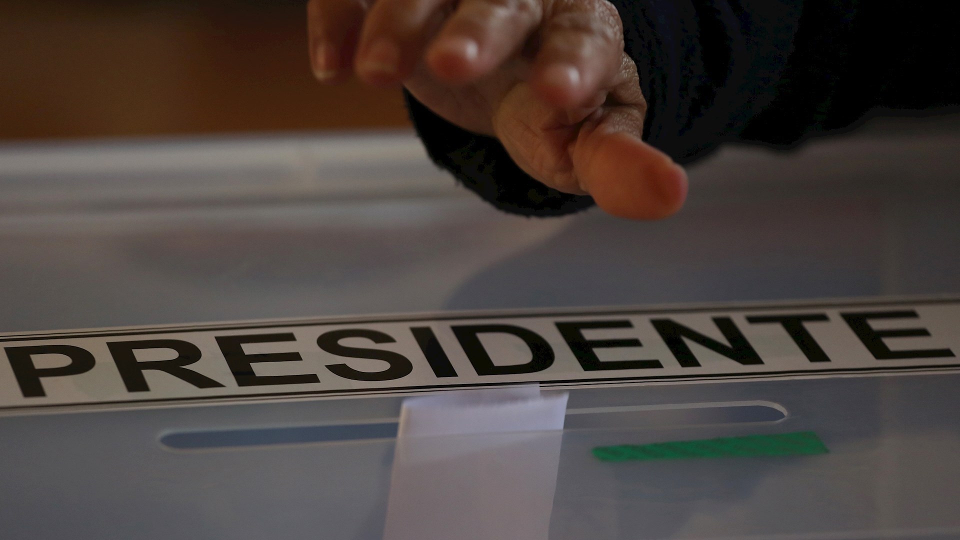 Exlíder estudiantil Gabriel Boric e independiente Sichel, elegidos candidatos presidenciales en Chile