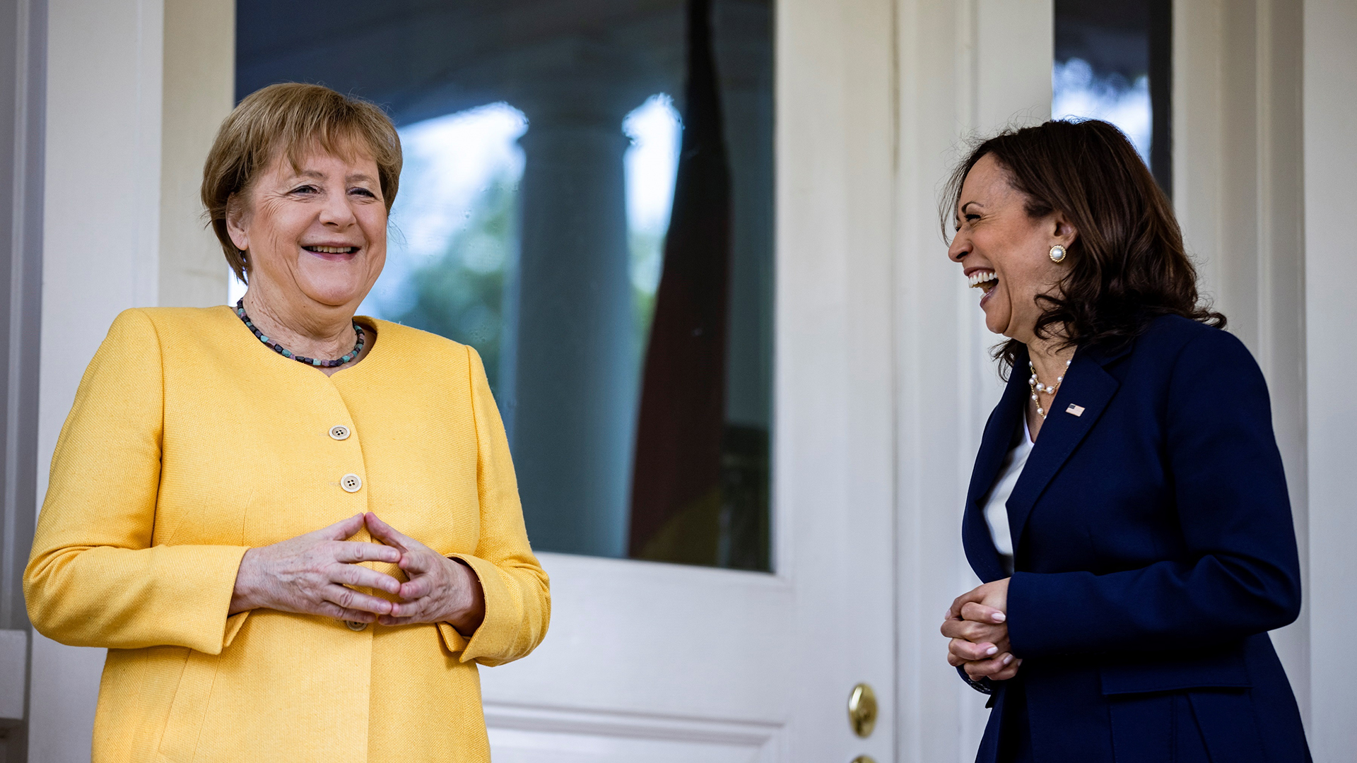 Harris y Merkel escenifican la amistad entre Alemania y EE.UU. en un desayuno - encuentro-merkel-harris