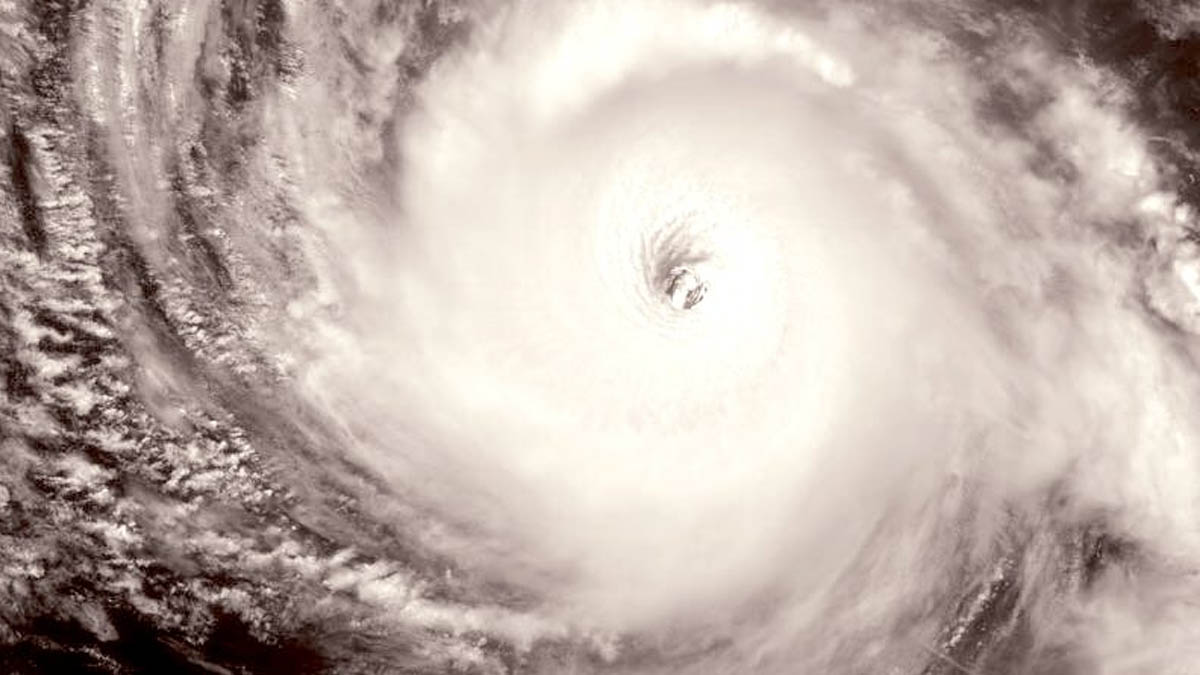 Felicia se intensifica a huracán categoría 4 lejos de costas mexicanas