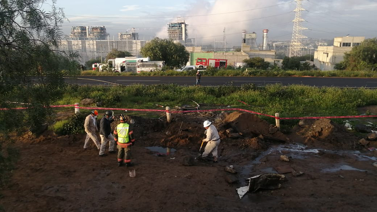 Cierran la autopista México-Pirámides por fuga de gasolina