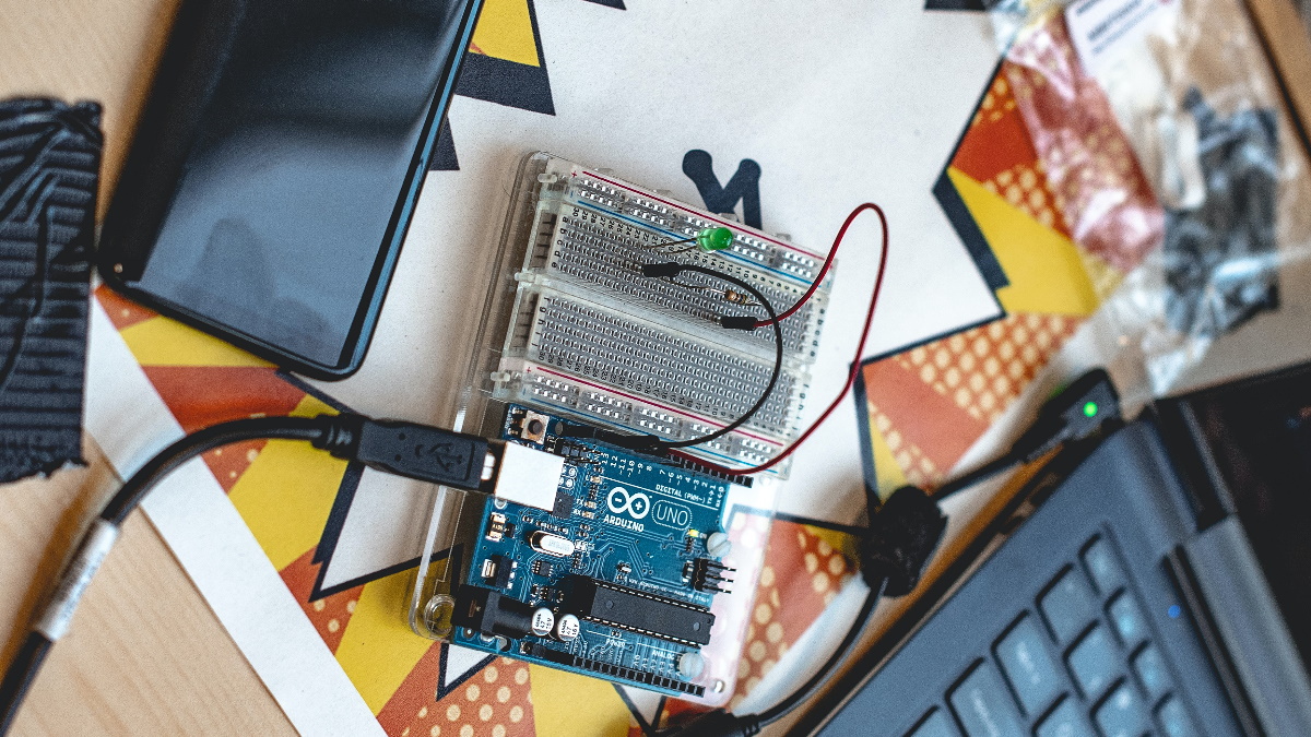 Teléfonos de diplomáticos de EE.UU. fueron pirateados con software Pegasus - hacker-espionaje-celulares-pegasus