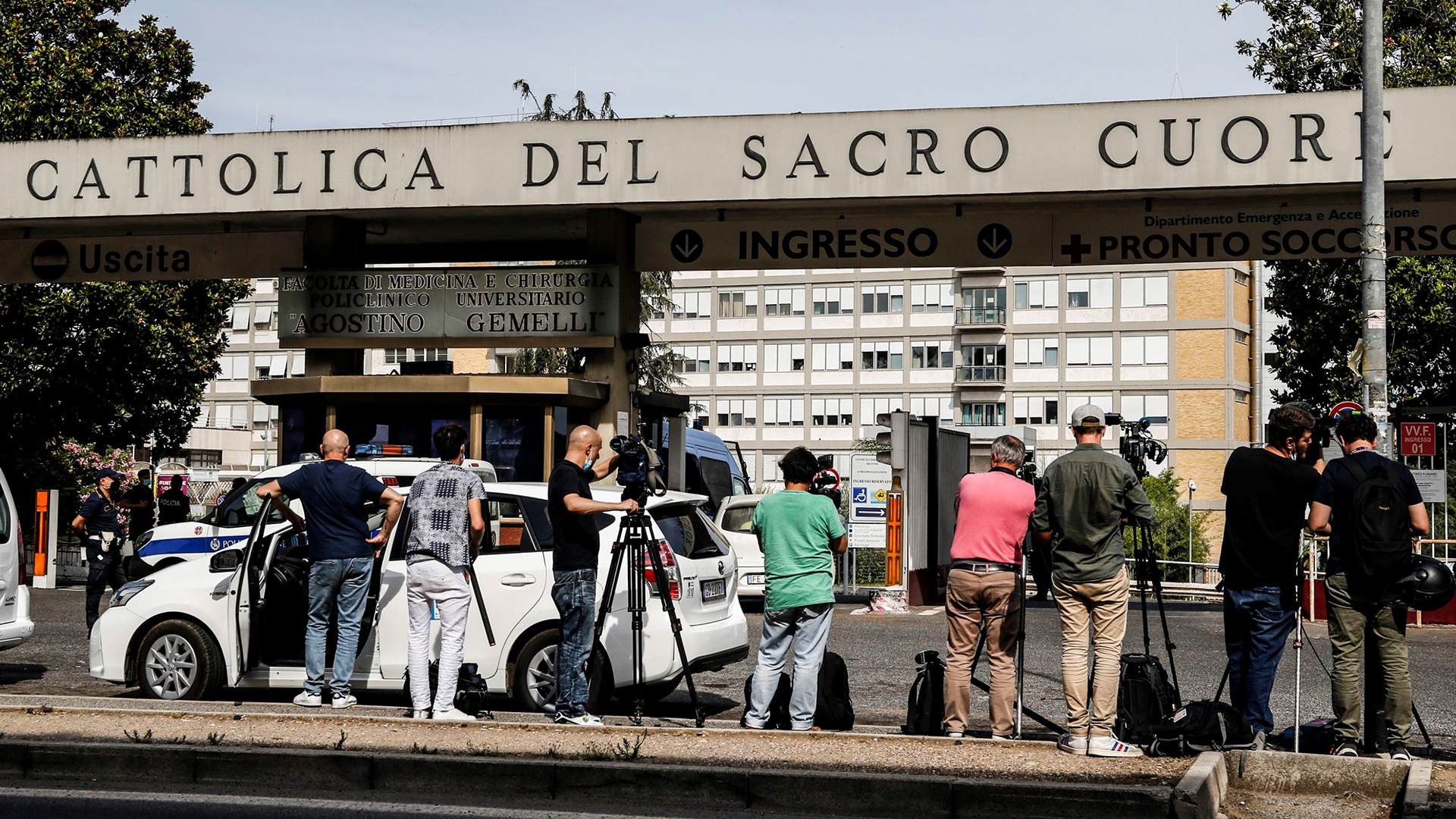 "Papa Francisco estaba en etapa avanzada de inflamación del colon por divertículos": Dr. Barrientos - hospitalizan-al-papa-francisco-para-cirugia-de-colon