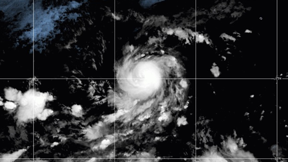 Felicia evoluciona a huracán categoría I lejos de las costas mexicanas
