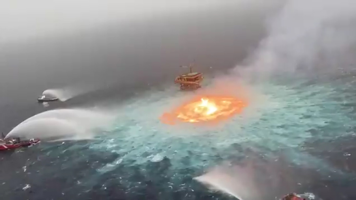 Incendio en Sonda de Campeche pone en duda modelo energético de Pemex