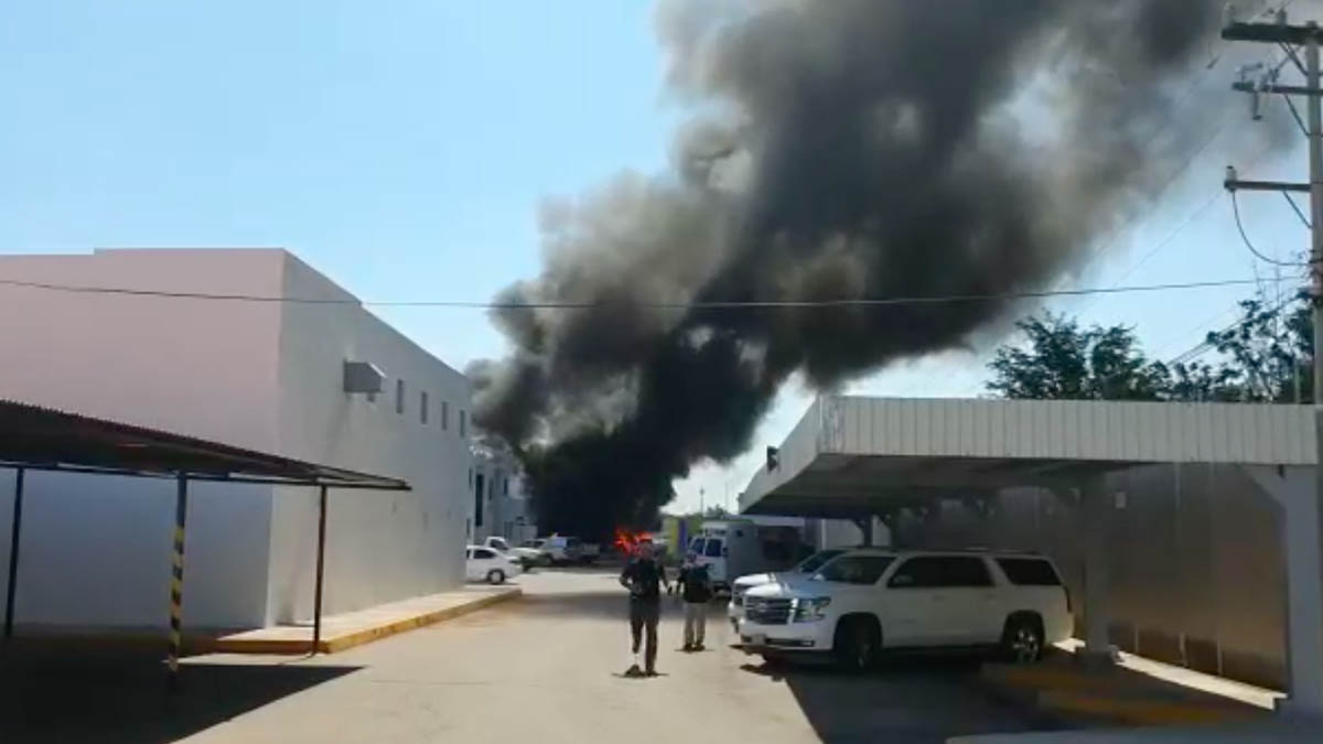 Fuerte incendio consume bodega de FGR en Culiacán, Sinaloa