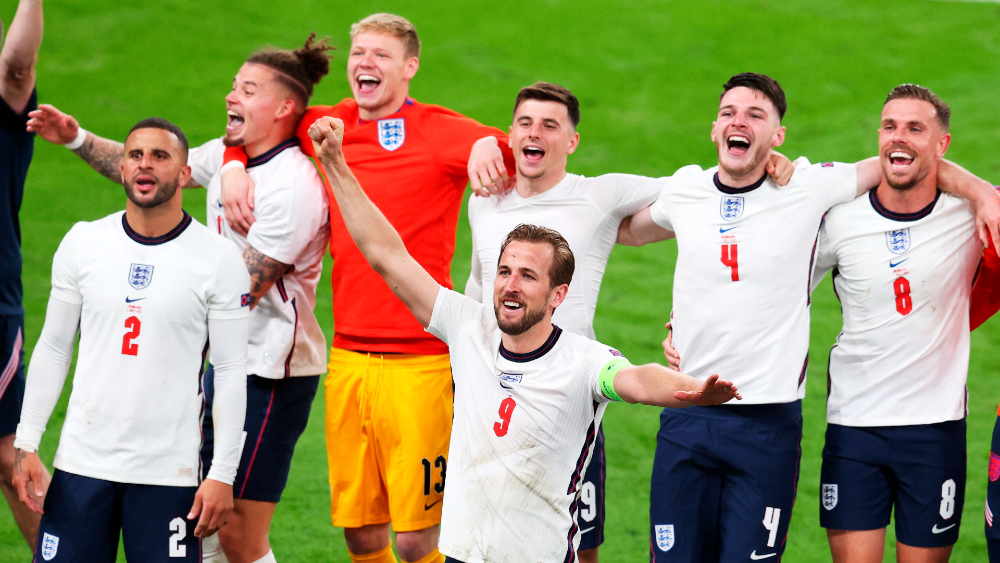 Inglaterra donará primas económicas a trabajadores de la salud