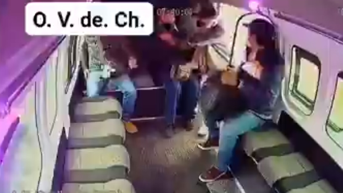 #Video Pasajeros ignoran a asaltante en la México-Texcoco y lo dejan sin botín