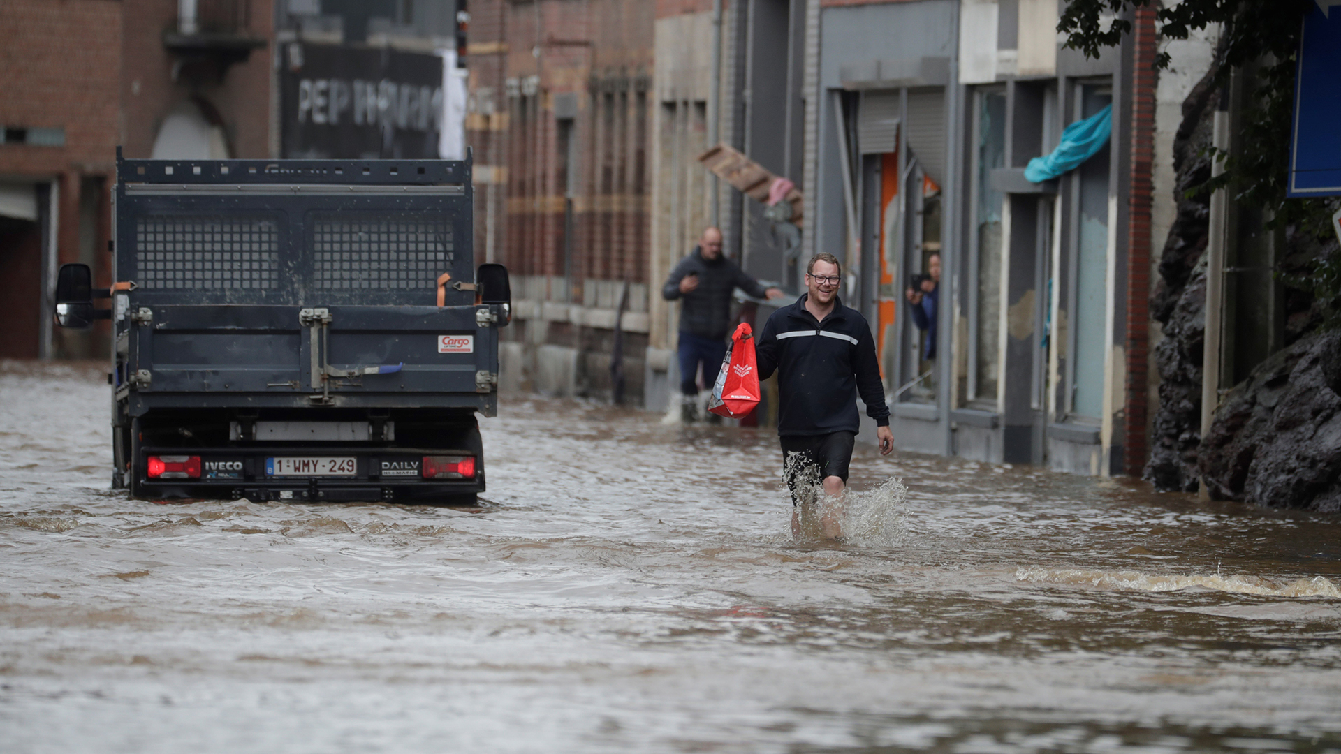 Fuertes lluvias e inundaciones dejan decenas de muertos en Europa y graves daños - inundacion-en-belgica