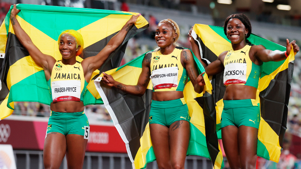Jamaica celebra barrida olímpica en los 100 metros de Tokio 2020