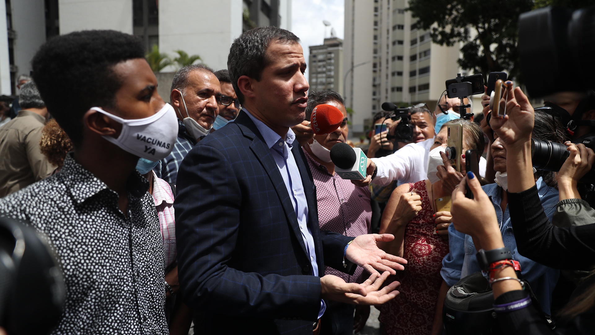 Policías rodean casa de Juan Guaidó para detenerlo sin éxito